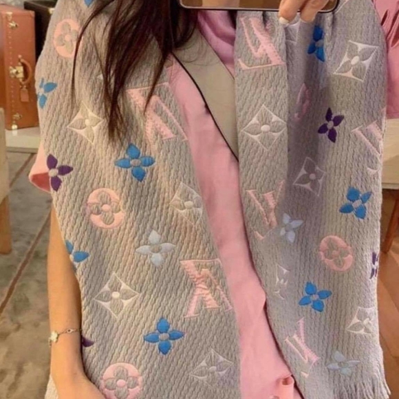 Louis Vuitton Rainbow Logomania Scarf Wool & Silk - Picture 8 of 8